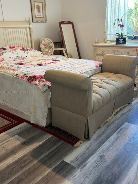 Building Photo - 200 Lakeview Dr