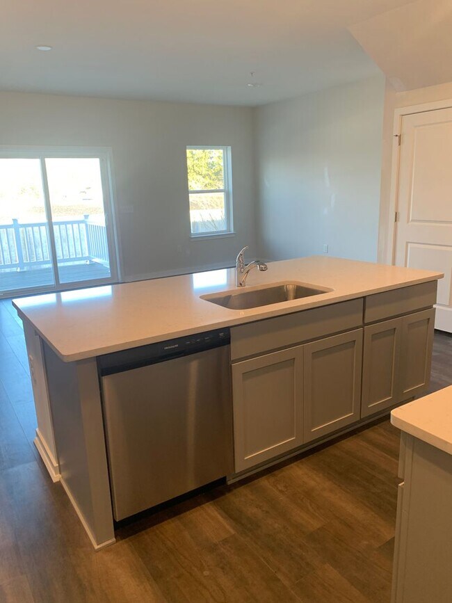 Building Photo - THREE BEDROOM/2.5 BATH TOWNHOME in Southern Lehigh School District