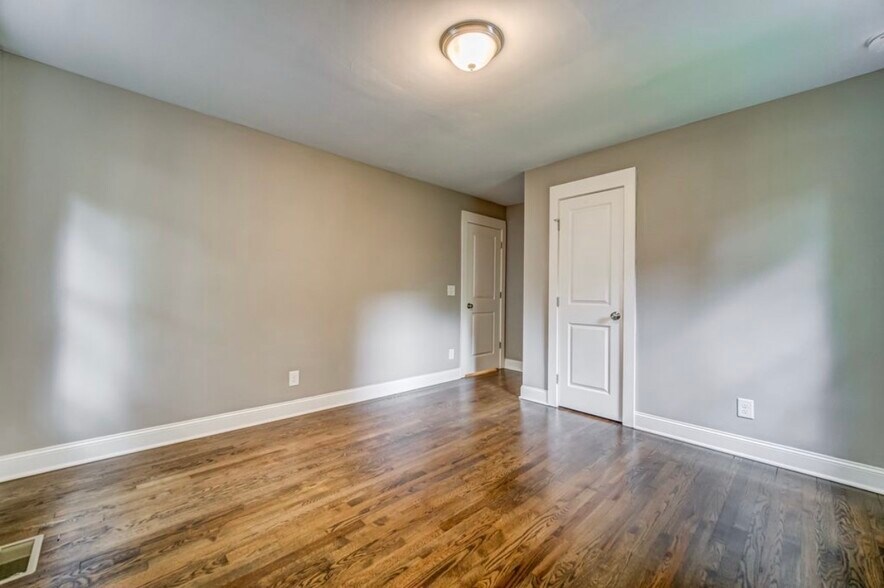 Building Photo - 1384 Westmont Rd SW