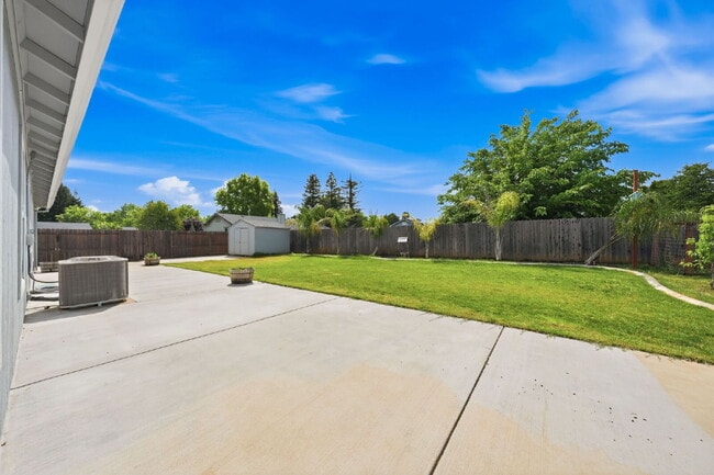 Building Photo - 3 Bedroom Home with RV/Boat Parking, Large Yard & Chicken Coop – Cul-de-Sac Location Near Kids Ki...