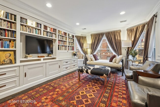 Building Photo - 441 W Roslyn Pl