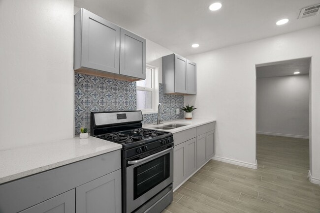 Building Photo - 2606 Justus St