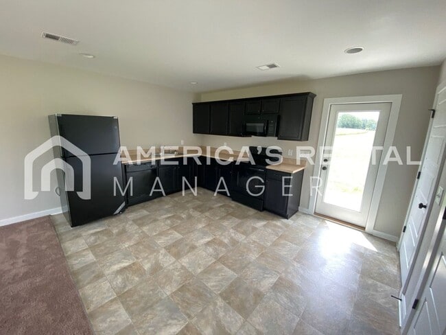 Building Photo - Home for Rent in Talladega, AL!!! Available to View!