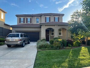 Building Photo - Updgraded Blackstone Community Three Bedro...