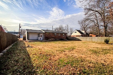 Building Photo - Completely Renovated 3 Bedroom 2 Bathroom ...