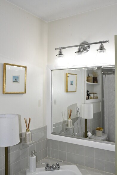 Building Photo - 1113 Ardmore Dr