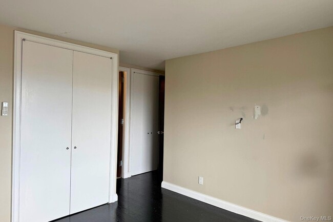 Building Photo - 25-40-40 Shore Blvd