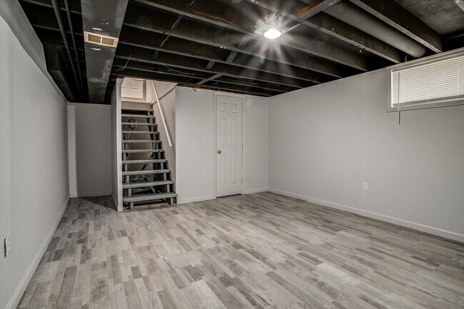 Building Photo - 4504-4506 N Jackson Ave
