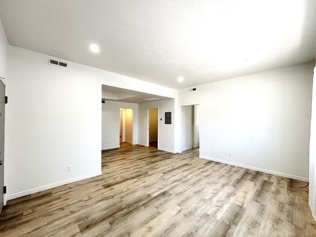 Building Photo - 1090 S 1100 E