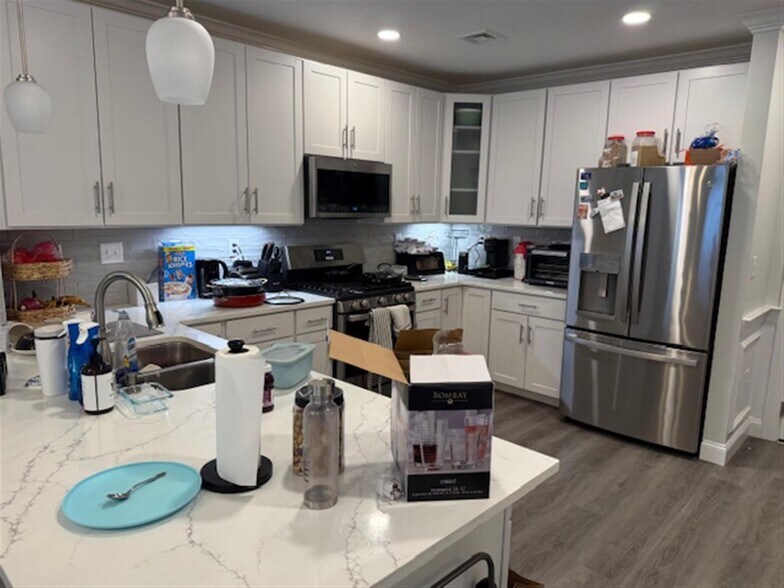 Building Photo - 320 Middlesex Ave