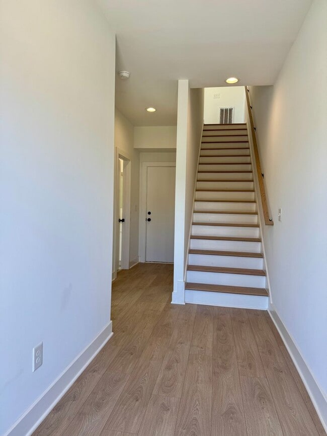 Building Photo - 1408 Sawyer Rd