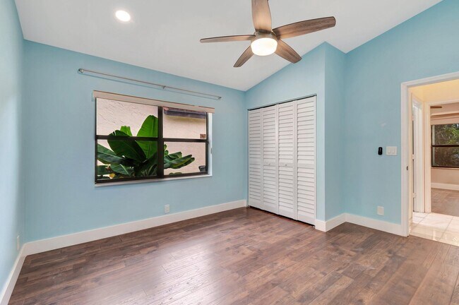 Building Photo - 7810 Villa Nova Dr