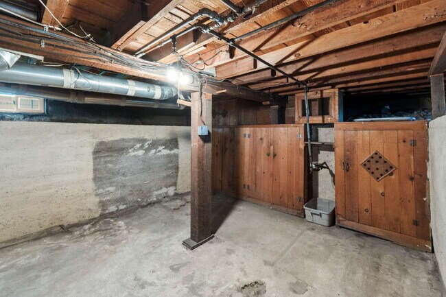 Building Photo - "Charming Spokane Retreat: Cozy 2-Bedroom ...