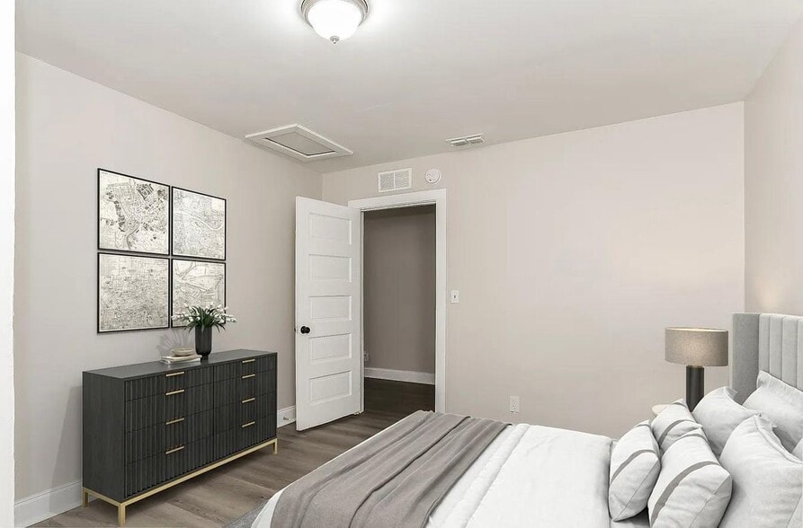 Building Photo - 1012 NE 2nd Ave