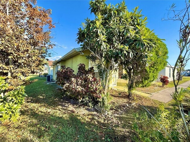 Building Photo - 2359 Harbor Town Dr