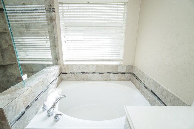 Building Photo - 415 Sterling Heights Ln