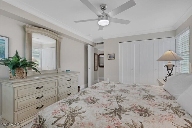 Building Photo - 642 12th Ave S