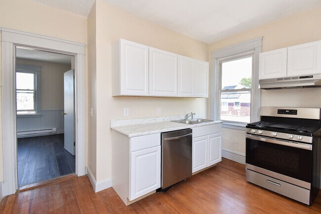 Building Photo - 979 Mineral Spring Ave