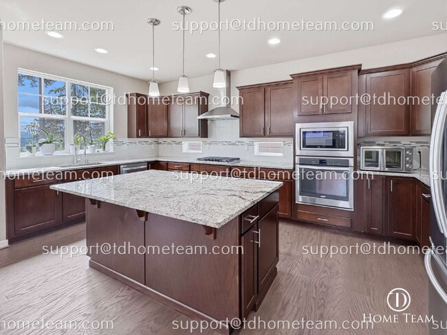 Building Photo - "Spacious 4-Bedroom Auburn Retreat with Scenic Views, Gleaming Hardwood Floors, and 3.5 Baths!"