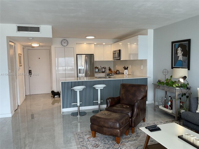 Building Photo - 1450 Brickell Bay Dr