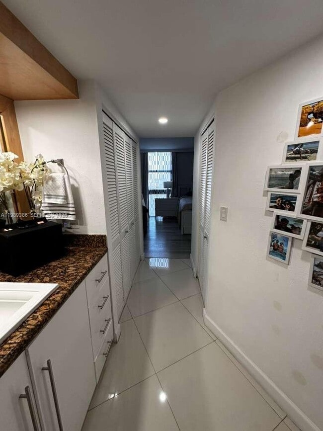 Building Photo - 3401 N Country Club Dr