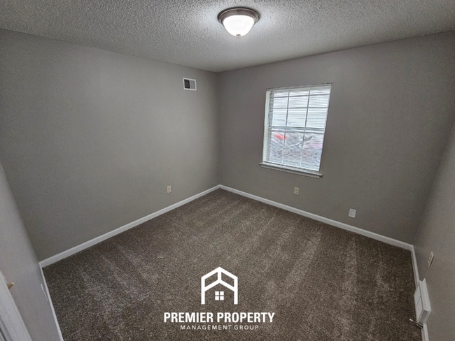 Building Photo - 5740 Fox Bend Ave