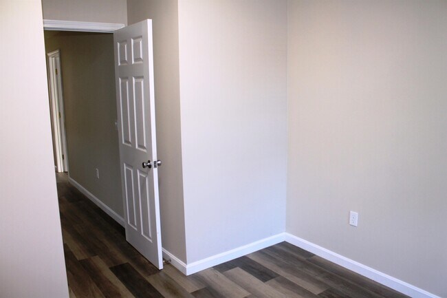 Building Photo - 57 S Mast St