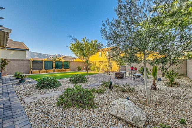 Building Photo - GATED 2-STORY HOME!