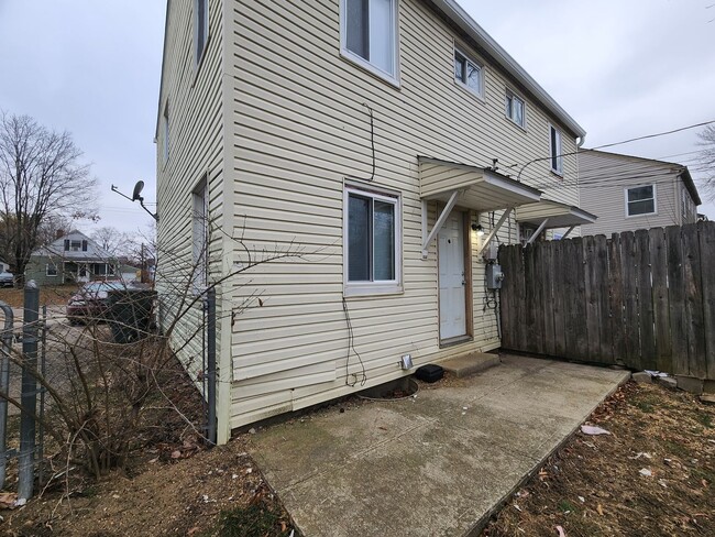 Building Photo - 964 S Harris Ave