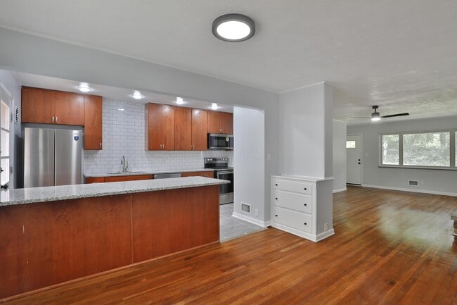 Building Photo - 4474 Starret Rd
