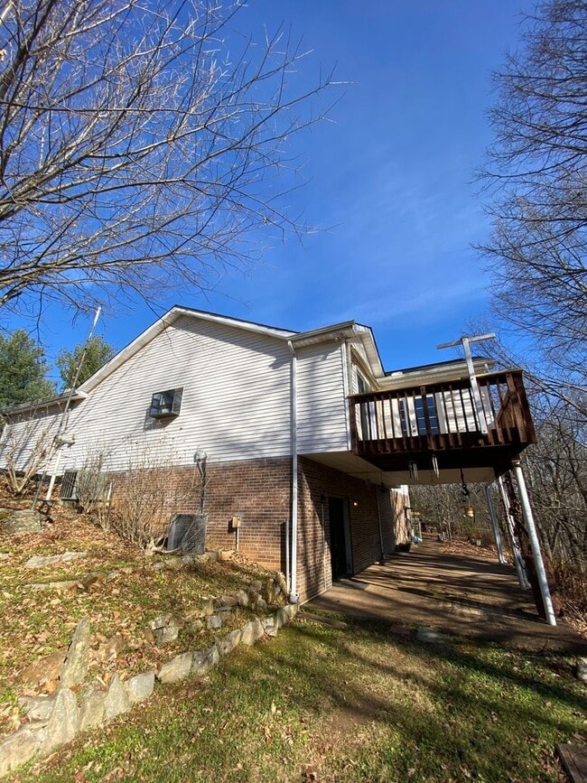 Building Photo - 2 Bed 2 Bath Home in Whites Creek. 20 minu...