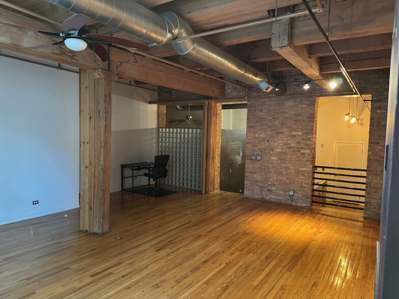 Building Photo - 1525 S Michigan Ave