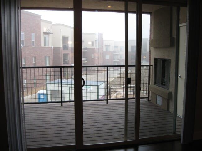 Building Photo - 303 Inverness Way S