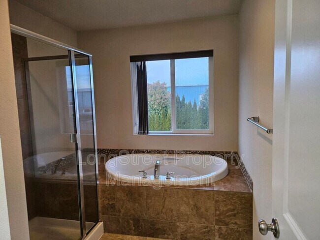 Building Photo - 6355 SE Imagine Way