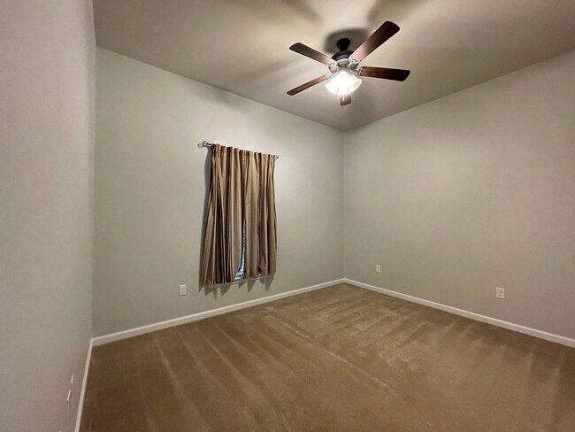 Building Photo - Berkshire Beauty