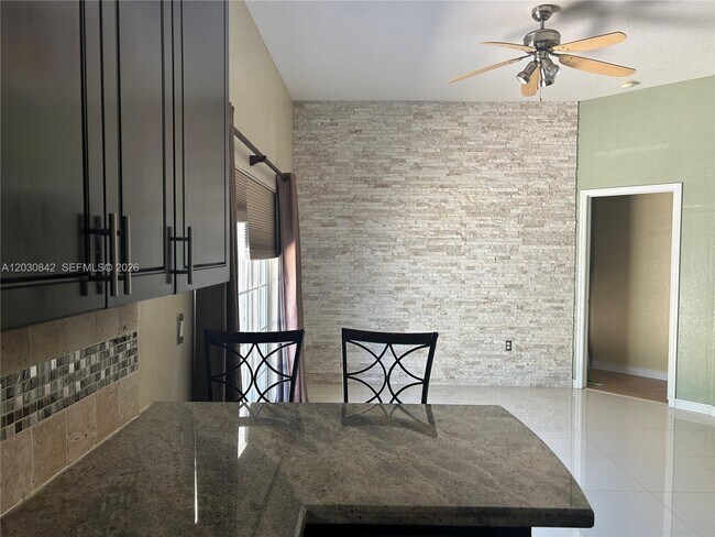 Building Photo - 3073 SW 140th Ave