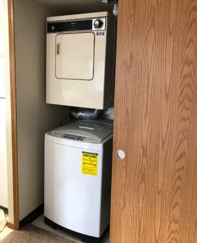 Building Photo - 2 BR/1BA | Newly Renovated Unit | Front Patio| Fireplace in living room!