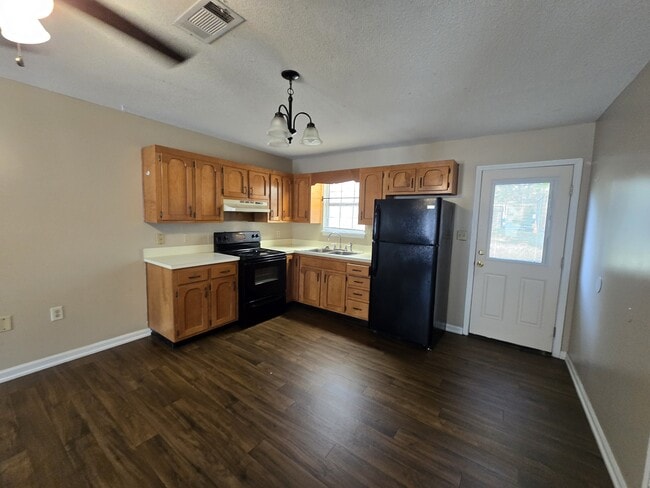Building Photo - 403 E Lawnwood Ave