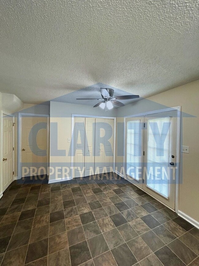 Building Photo - 3-bedroom home w/ single car garage!