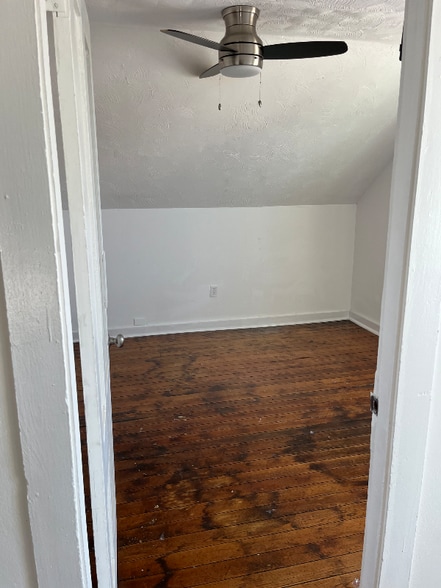 Building Photo - 42 Kilburn St