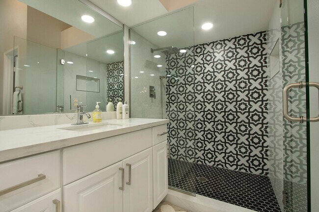 Building Photo - 164 Desert Falls Dr E