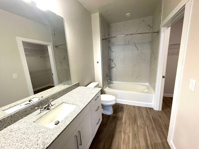 Building Photo - 9219 Vista W Dr