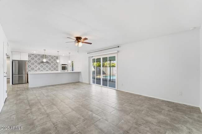 Building Photo - 1644 E Broadmor Dr