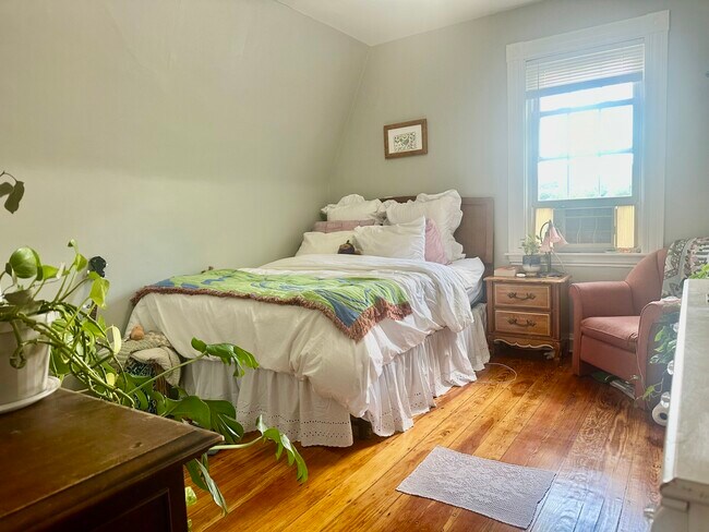 Building Photo - 135-137 Nonantum St. Unit 1