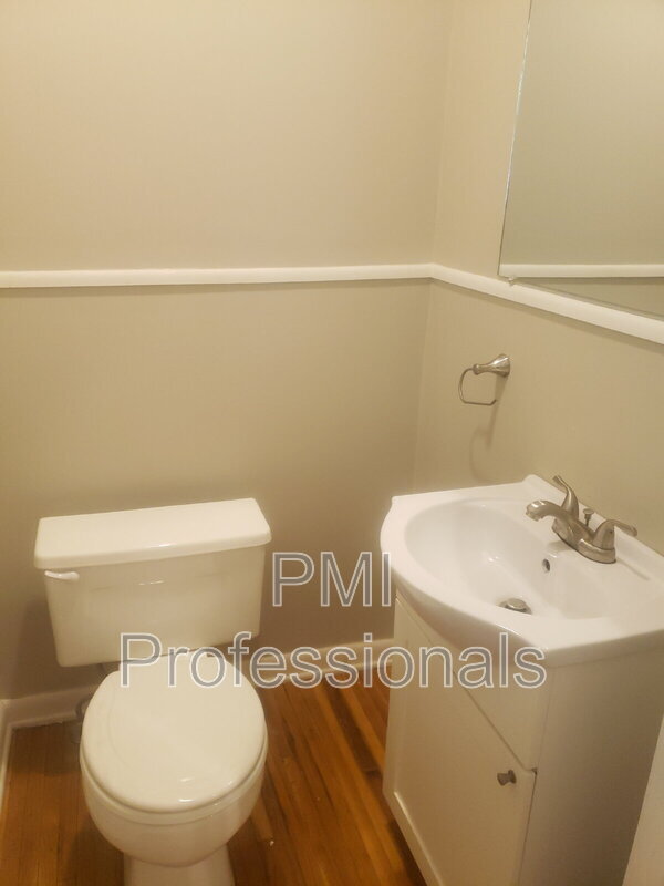 Building Photo - 206 Highland Ave