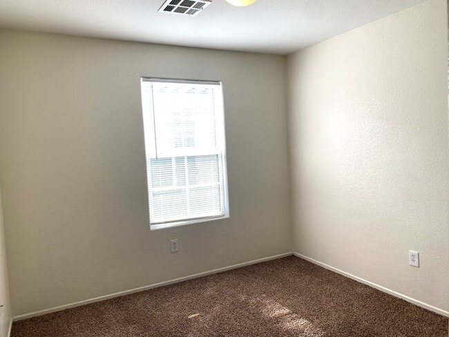 Building Photo - Ready for Move In