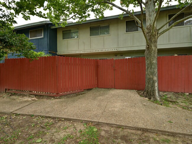 Building Photo - 5913 Little Creek Trail