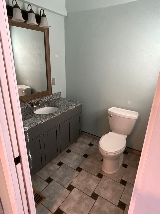 Building Photo - Charming Downtown House for Rent