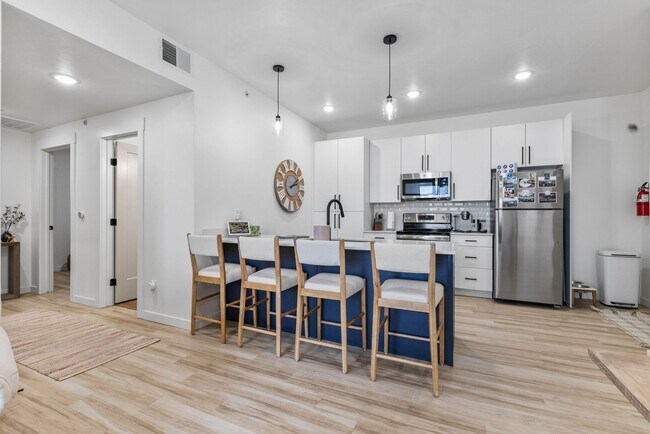 Building Photo - Modern 2 Bed/2 Bath Condo in Rexburg