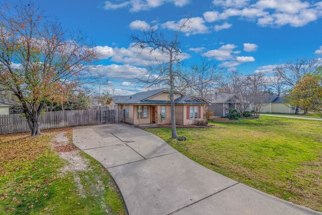 Building Photo - February Move In Available!  Cute 3 Bed, 1...